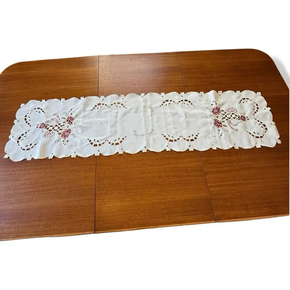 Vintage Doily Style Table Rubber With Embroidered Pink And Green Flowers 57”x15”